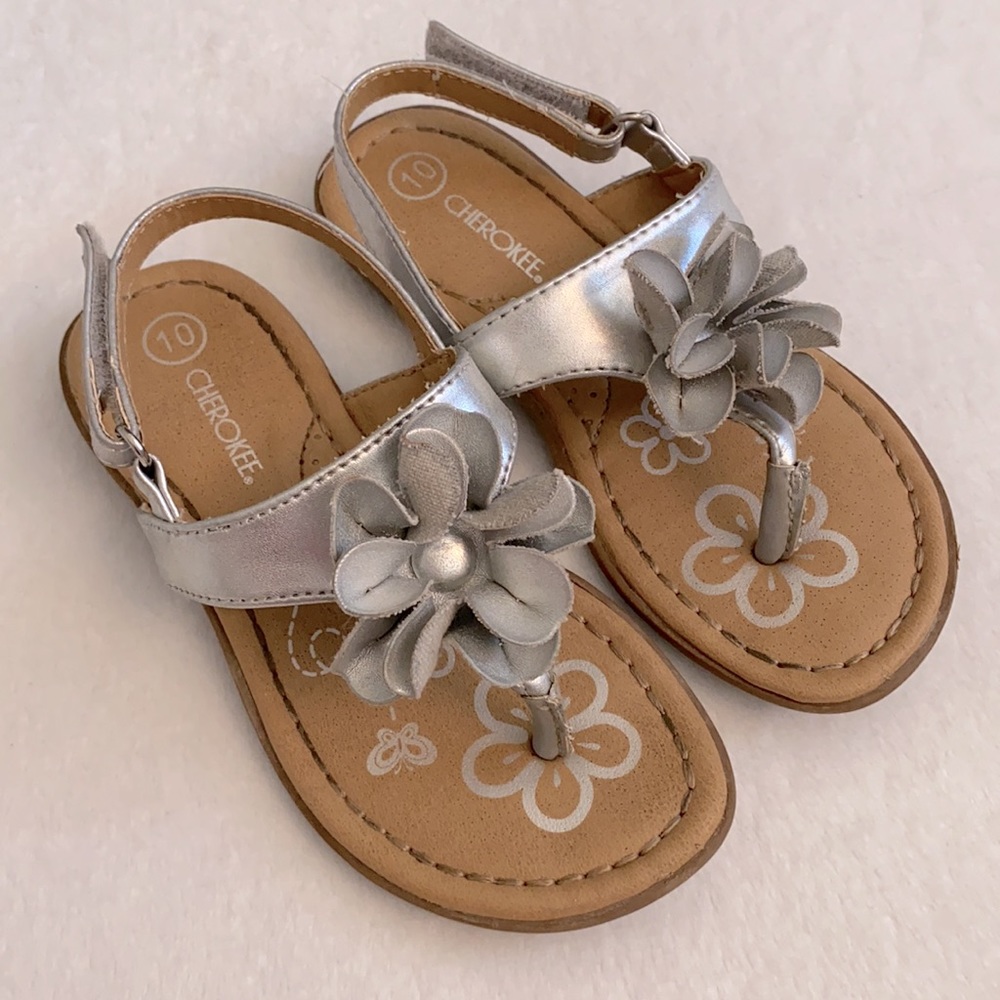 {Target} Cherokee | Silver Flower Spring/Summer Side Closure Sandal (10) - Picture 13 of 13